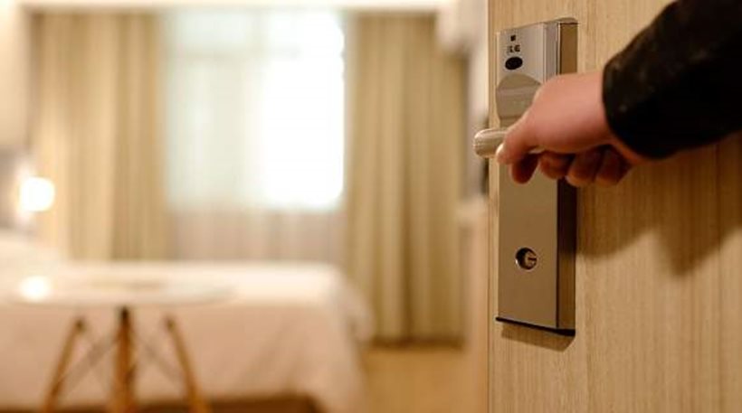 Βάζουν πρόστιμα σε υπαλλήλους ξενοδοχείων - Κανόνας να ψαχουλεύουν τα αντικείμενά τους